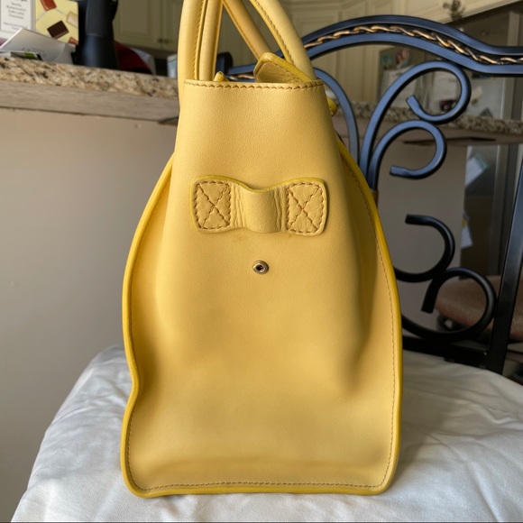 Celine mini luggage tote in smooth leather light yellow - Picture 4 of 15